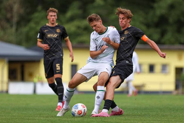 Samin Mujevic of Borussia Mönchengladbach and Emil Geisselmann of SV Elversberg battle for the ball during the U-19 Bundesliga match between SV Elversberg and Borussia Mönchengladbach at Jungenwald on September 13, 2026, in Püttlingen, Germany. Photo by Oliver Kaelke, DeFodi Images. Samin Mujevic of Borussia Mönchengladbach and Emil Geisselmann of SV Elversberg battle for the ball during the Under-19 Bundesliga match between SV Elversberg and Borussia Mönchengladbach at Jungenwald on September 13, 2026 in Puettlingen, Germany. Photo by Oliver Kaelke, DeFodi Images. DFB and DFL regulations prohibit any use of photographs as image sequences and or quasi-video. Photo by Oliver Kaelke, DeFodi Images.