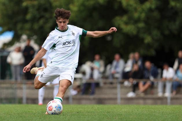 Armin Spahic of Borussia Mönchengladbach in action, on the ball, making a solo run during the A-Junior Bundesliga match between SV Elversberg and Borussia Mönchengladbach at Jungenwald on September 13, 2026, in Püttlingen, Germany Photo by Oliver Kaelke DeFodi Images Armin Spahic of Borussia Mönchengladbach controls the ball during the Under-19 Bundesliga match between SV Elversberg and Borussia Mönchengladbach at am Jungenwald on September 13, 2026 in Puettlingen, Germany. Photo by Oliver Kaelke, DeFodi Images. DFB and DFL regulations prohibit any use of photographs as image sequences and or quasi-video. Photo by Oliver Kaelke, DeFodi Images.