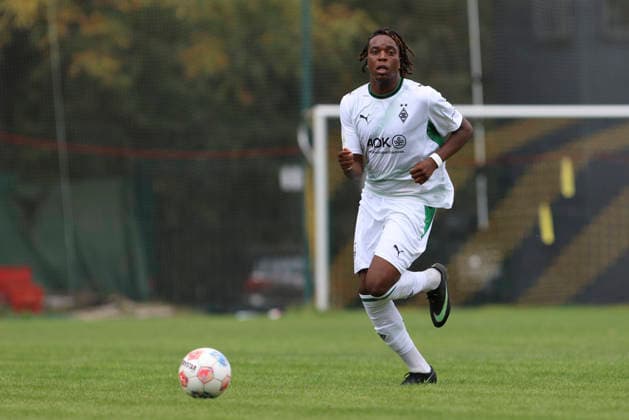 Destini Megogo of Borussia Mönchengladbach in action, on the ball, making a solo run during the U-19 Bundesliga match between SV Elversberg and Borussia Mönchengladbach at Jungenwald on September 13, 2026, in Puettlingen, Germany. Photo by Oliver Kaelke, DeFodi Images. Destini Megogo of Borussia Mönchengladbach controls the ball during the Under-19 Bundesliga match between SV Elversberg and Borussia Mönchengladbach at am Jungenwald on September 13, 2026 in Puettlingen, Germany. Photo by Oliver Kaelke, DeFodi Images. DFB and DFL regulations prohibit any use of photographs as image sequences and or quasi-video. Photo by Oliver Kaelke, DeFodi Images.