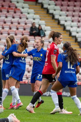 MANCHESTER, ENGLAND - September 13: Chelsea goal celebrations during the Barclays Womens Super League game between Manchester United, ManU and Chelsea at The Progress with Unity Stadium on September 3, 2026 in Manchester, England. (Photo by Clare Overfield Sports Press Photo) Copyright: xClarexOverfield xSPPx Sportspressphoto_SPR229522
