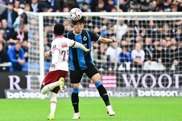 Club Brugge v Royal Antwerp FC - Jupiler Pro League BRUGGE, BELGIUM - SEPTEMBER 13 : Lee Han-beom defender of Club Brugge and Fofana Modibo midfielder of Royal Antwerp FC battle for the ball during the Jupiler Pro League match between Club Brugge and Royal Antwerp FC on September 13, 2026 in Brugge, Belgium, 13 09 2026 Brugge Belgium  Copyright: xPeterxDexVoechtx