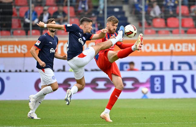 Tackle, Action: Adrian Kapralik (Holstein Kiel 20) vs. Julian Niehues (1 FC Heidenheim 1846 FCH 16) 1 FC Heidenheim 1846 FCH vs. Holstein Kiel KSV 13 09 2026 DFL regulations prohibit any use of PHas image sequences and or quasi-video 1 FC Heidenheim 1846 FCH vs. Holstein Kiel KSV