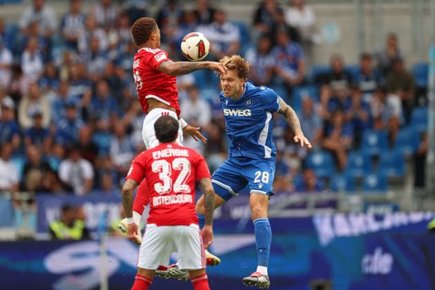 Justin Butler (Energie Cottbus), 31, in a tackle with Marcel Franke (Karlsruher SC), 28, Karlsruher SC vs. Energie Cottbus, 2. Bundesliga, Matchday 5, 2026–2027, September 13, 2026, DFL regulations prohibit any use of photographs as image sequences and or quasi-video, Karlsruher SC vs. Energie Cottbus, 2. Bundesliga, Matchday 5, 2026–2027, September 13, 2026, Karlsruhe Copyright: xEibner-Pressefoto JanxPrihodax EP_JPA