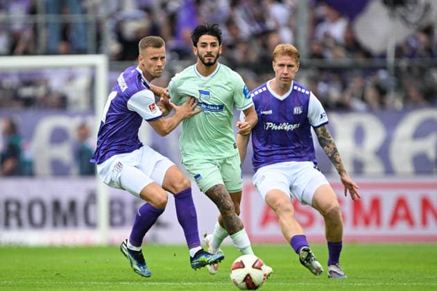 2. Bundesliga, Matchday 26, VfL Osnabrück vs. Hertha BSC Berlin on September 13, 2026, at Bremer Brücke in Osnabrück; Adrian Beck (Osnabrück) in a tackle against Kevin Sessa (Berlin) MT