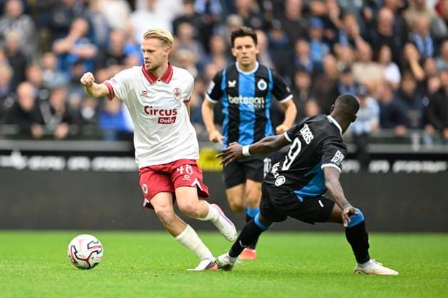 Club Brugge v Royal Antwerp FC - Jupiler Pro League BRUGGE, BELGIUM - SEPTEMBER 13 : Vermeeren Arthur midfielder of Royal Antwerp FC is challenged by Forbs Carlos forward of Club Brugge during the Jupiler Pro League match between Club Brugge and Royal Antwerp FC on September 13, 2026 in Brugge, Belgium, 13 09 2026 Brugge Belgium  Copyright: xNicoxVereeckenx