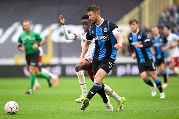 Club Brugge v Royal Antwerp FC - Jupiler Pro League BRUGGE, BELGIUM - SEPTEMBER 13 : Mechele Brandon defender of Club Brugge is challenged by Fofana Modibo midfielder of Royal Antwerp FC during the Jupiler Pro League match between Club Brugge and Royal Antwerp FC on September 13, 2026 in Brugge, Belgium, 13 09 2026 Brugge Belgium  Copyright: xNicoxVereeckenx