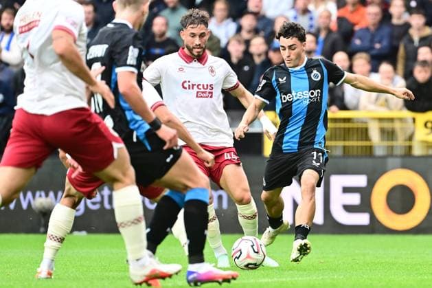 Club Brugge v Royal Antwerp FC - Jupiler Pro League BRUGGE, BELGIUM - SEPTEMBER 13 : Virgili Jan forward of Club Brugge and Busi Maxime defender of Royal Antwerp FC battle for the ball during the Jupiler Pro League match between Club Brugge and Royal Antwerp FC on September 13, 2026 in Brugge, Belgium, 13 09 2026 Brugge Belgium  Copyright: xPeterxDexVoechtx
