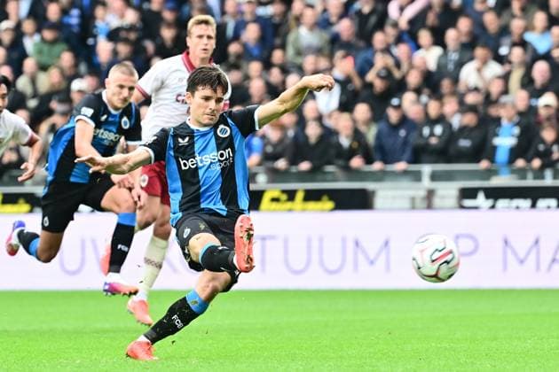 Club Brugge v Royal Antwerp FC - Jupiler Pro League BRUGGE, BELGIUM - SEPTEMBER 13 : Vetlesen Hugo midfielder of Club Brugge scores a penalty during the Jupiler Pro League match between Club Brugge and Royal Antwerp FC on September 13, 2026 in Brugge, Belgium, 13 09 2026 Brugge Belgium  Copyright: xPeterxDexVoechtx