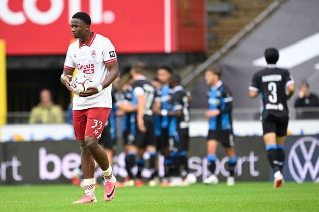Club Brugge v Royal Antwerp FC - Jupiler Pro League BRUGGE, BELGIUM - SEPTEMBER 13 : Porozo Snayder forward of Royal Antwerp FC looking dejected when Vetlesen Hugo midfielder of Club Brugge celebrates scoring a penalty during the Jupiler Pro League match between Club Brugge and Royal Antwerp FC on September 13, 2026 in Brugge, Belgium, 13 09 2026 Brugge Belgium  Copyright: xNicoxVereeckenx