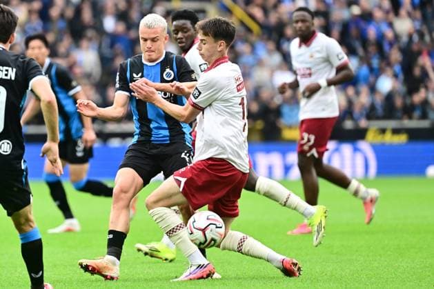 Club Brugge v Royal Antwerp FC - Jupiler Pro League BRUGGE, BELGIUM - SEPTEMBER 13 : Siquet Hugo defender of Club Brugge and Dierkckx Xander midfielder of Royal Antwerp FC battle for the ball during the Jupiler Pro League match between Club Brugge and Royal Antwerp FC on September 13, 2026 in Brugge, Belgium, 13 09 2026 Brugge Belgium  Copyright: xPeterxDexVoechtx