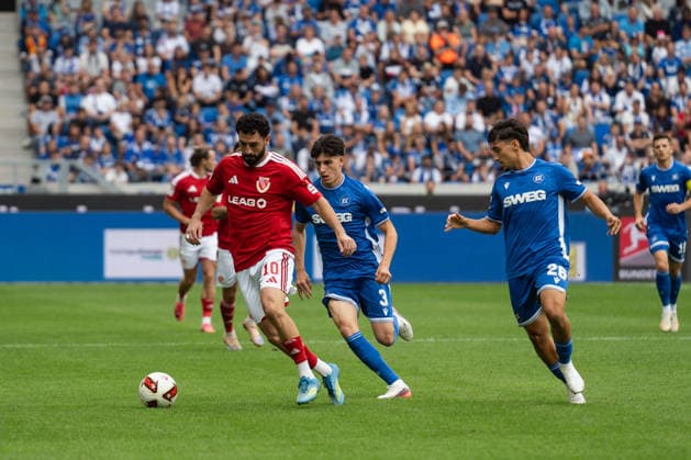 September 13, 2026, xjyhynx, Soccer 2. Bundesliga, Karlsruher SC vs. Energie Cottbus, Tolcay Cigerci 10, Energie Cottbus in a tackle with Deniz Ofli 3, Karlsruher SC and Danyal Zor 26, Karlsruher SC DFL DFB REGULATIONS PROHIBIT ANY USE OF PHOTOGRAPHS AS IMAGE SEQUENCES AND OR QUASI-VIDEO Karlsruhe