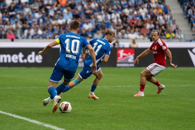 September 13, 2026, xjyhynx, Soccer 2. Bundesliga, Karlsruher SC vs. Energie Cottbus, Marvin Wanitzek 10, Karlsruher SC dribbling. DFL and DFB regulations prohibit any use of photographs as image sequences and or quasi-video. Karlsruhe