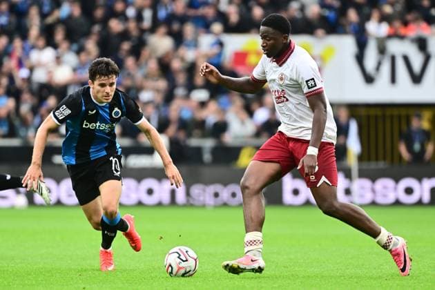 Club Brugge v Royal Antwerp FC - Jupiler Pro League BRUGGE, BELGIUM - SEPTEMBER 13 : Vetlesen Hugo midfielder of Club Brugge and Porozo Snayder forward of Royal Antwerp FC battle for the ball during the Jupiler Pro League match between Club Brugge and Royal Antwerp FC on September 13, 2026 in Brugge, Belgium, 13 09 2026 Brugge Belgium  Copyright: xPeterxDexVoechtx