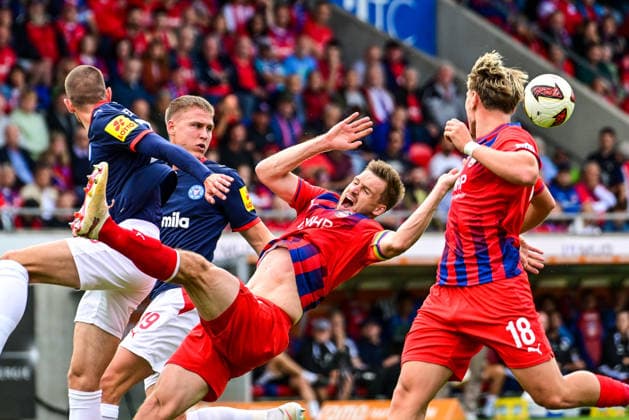 September 13, 2026, Germany, Soccer, Men s, 2. Bundesliga, 1. FC Heidenheim vs. Holstein Kiel; Patrick Mainka (Heidenheim, No. 6) is accidentally struck by David Zec (Kiel, No. 26); Heidenheim Voith Arena, Baden-Württemberg, Germany Copyright: xNordphotox xHafnerx