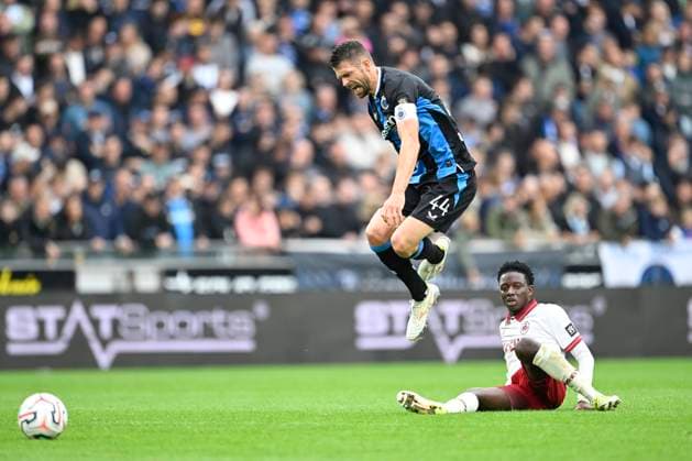 Club Brugge v Royal Antwerp FC - Jupiler Pro League BRUGGE, BELGIUM - SEPTEMBER 13 : Fofana Modibo midfielder of Royal Antwerp FC tackles Mechele Brandon defender of Club Brugge during the Jupiler Pro League match between Club Brugge and Royal Antwerp FC on September 13, 2026 in Brugge, Belgium, 13 09 2026 Brugge Belgium  Copyright: xNicoxVereeckenx