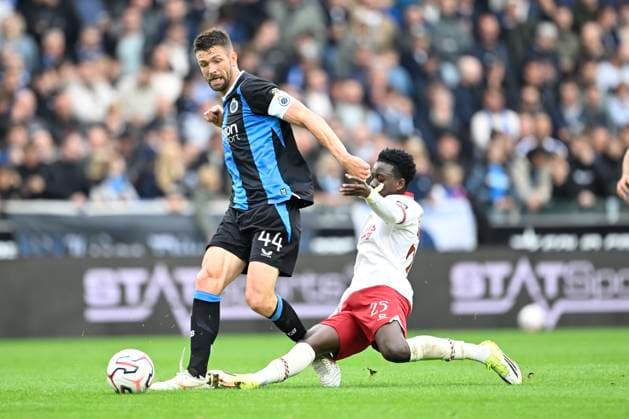 Club Brugge v Royal Antwerp FC - Jupiler Pro League BRUGGE, BELGIUM - SEPTEMBER 13 : Fofana Modibo midfielder of Royal Antwerp FC tackles Mechele Brandon defender of Club Brugge during the Jupiler Pro League match between Club Brugge and Royal Antwerp FC on September 13, 2026 in Brugge, Belgium, 13 09 2026 Brugge Belgium  Copyright: xNicoxVereeckenx