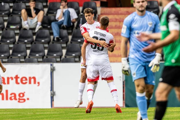 VfB Stuttgart II vs. SC Preussen Münster, Soccer, 3rd Division, Matchday 5, WIRmachenDRUCK Arena Großaspach, September 13, 2026—Goal celebration, cheers, and joy after Lauri Penna of VfB Stuttgart II scored the 1-0 goal, 07 (from left): Lauri Penna (VfB Stuttgart II), 07, Enis Redzepi (VfB Stuttgart II), 39 VfB Stuttgart II vs. SC Preussen Münster, Soccer, 3rd Division, Matchday 5, WIRmachenDRUCK Arena Großaspach, September 13, 2026. Photo by Lucca Fundel, Großaspach, WIRmachenDRUCK Arena, Baden-Württemberg, Germany