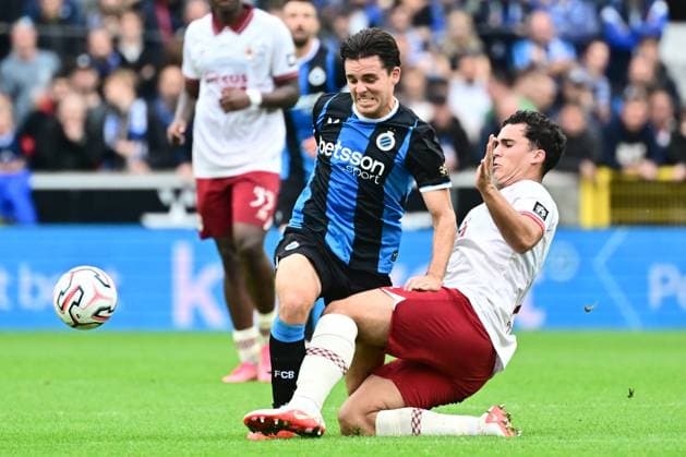 Club Brugge v Royal Antwerp FC - Jupiler Pro League BRUGGE, BELGIUM - SEPTEMBER 13 : Vetlesen Hugo midfielder of Club Brugge and Cortes Alvaro defender of Royal Antwerp FC battle for the ball during the Jupiler Pro League match between Club Brugge and Royal Antwerp FC on September 13, 2026 in Brugge, Belgium, 13 09 2026 Brugge Belgium  Copyright: xPeterxDexVoechtx