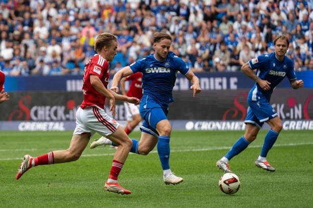 September 13, 2026, xjyhynx, Soccer 2. Bundesliga, Karlsruher SC vs. Energie Cottbus, Lukas Michelbrink 8, Energie Cottbus in a tackle with Christoph Kobald 22, Karlsruher SC. DFL and DFB regulations prohibit any use of photographs as image sequences and or quasi-video. Karlsruhe