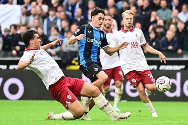 Club Brugge v Royal Antwerp FC - Jupiler Pro League BRUGGE, BELGIUM - SEPTEMBER 13 : Virgili Jan forward of Club Brugge and Cortes Alvaro defender of Royal Antwerp FC battle for the ball during the Jupiler Pro League match between Club Brugge and Royal Antwerp FC on September 13, 2026 in Brugge, Belgium, 13 09 2026 Brugge Belgium  Copyright: xPeterxDexVoechtx