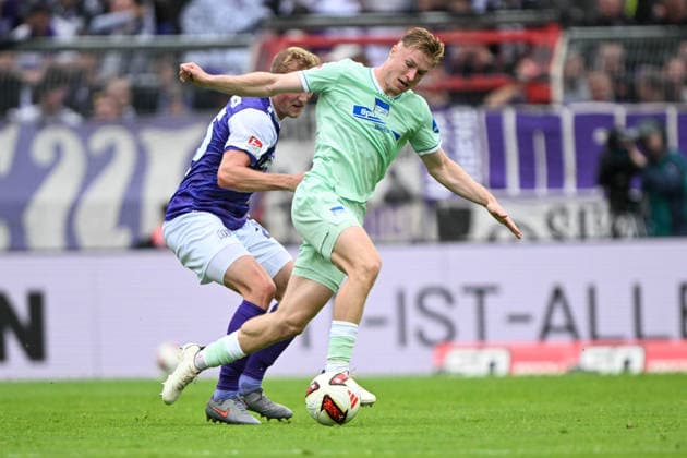2. Bundesliga, Matchday 26, VfL Osnabrück vs. Hertha BSC Berlin on September 13, 2026, at Bremer Brücke in Osnabrück; Julian Eitschberger (Berlin) in a tackle against Niklas Wiemann (Osnabrück) MT