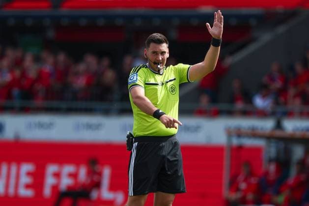 Referee Justin Hasmann gestures during the match between 1 FC Heidenheim 1846 and Holstein Kiel, soccer, DFL, 2. Bundesliga, 2026–2027 season, First Half of the Season, Matchday 5, September 13, 2026, Heidenheim, Baden-Württemberg, Germany Copyright: xkolbert-press MartinxAgüerax
