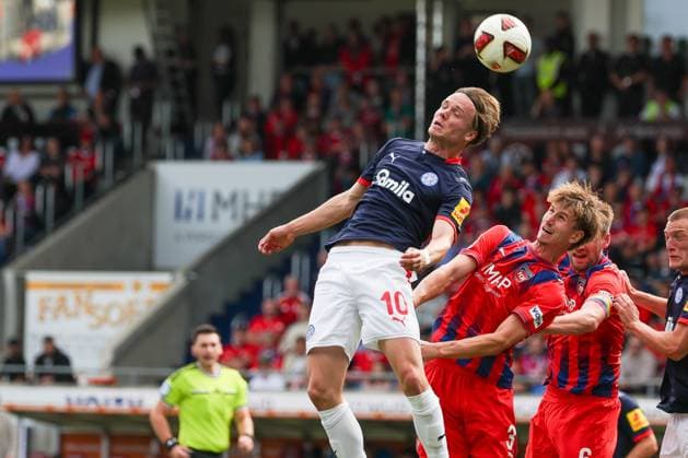 Jonas Therkelsen (10, Holstein Kiel) and Jan Schoeppner (3, 1. FC Heidenheim 1846) in action, 1. FC Heidenheim 1846 vs. Holstein Kiel, Soccer, DFL, 2. Bundesliga, 2026–2027 season, First Half of the Season, Matchday 5, September 13, 2026, Heidenheim, Baden-Württemberg, Germany Copyright: xkolbert-press MartinxAgüerax