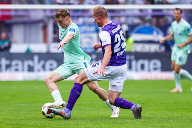 September 13, 2026, xkwix, Soccer, 2nd Division, VfL Osnabrück vs. Hertha BSC, Stadion an der Bremer Brücke, Matchday 5, 2026–2027 Season: Niklas Wiemann of VfL Osnabrück (No. 25) in a tackle against Julian Eitschberger of Hertha BSC (No. 2). DFB regulations prohibit any use of photographs as image sequences and or quasi-video. Photo: xKamilxWilkowskixPressefotoKochx, Lower Saxony Germany