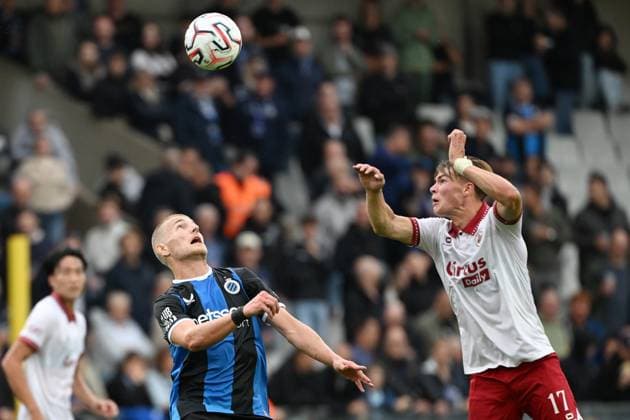 Club s Romeo Vermant and Antwerp s Semm Renders fight for the ball during a soccer match between Club Brugge and Royal Antwerp FC, Sunday 13 September 2026 in Brugge, on day 6 of the 2026-2027 Jupiler Pro League first division of the Belgian championship. MAARTENxSTRAETEMANS  x186198875x