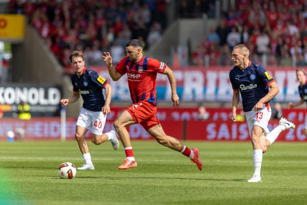 Tackle: Oualid Mhamdi (1 FC Heidenheim), 22 Ivan Nekic (Holstein Kiel), 13 Leon Parduzi (Holstein Kiel), 40, GER, 1 FC Heidenheim vs. Holstein Kiel, Soccer, 2. Bundesliga, Matchday 5, 2026–2027 Season, September 13, 2026, DFL and DFB regulations prohibit any use of photographs as image sequences and or quasi-video, GER, 1 FC Heidenheim vs. Holstein Kiel, Soccer, 2. Bundesliga, Matchday 5, 2026–2027 Season, September 13, 2026, Heidenheim Copyright: xEibner-Pressefoto JanixPlessx EP_JPL