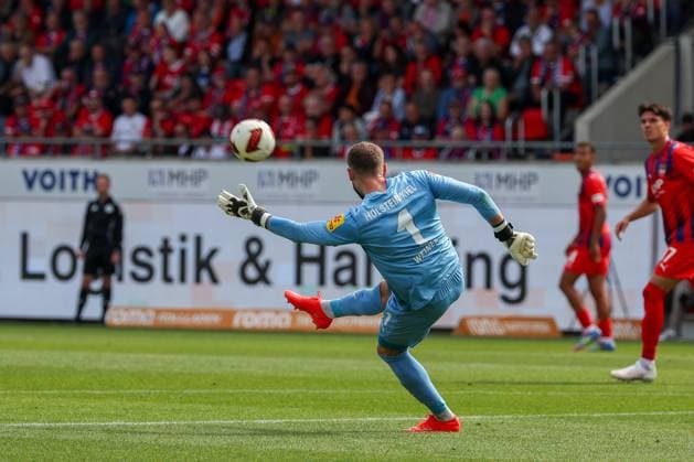 Timon Weiner 1 Holstein Kiel in action, 1 FC Heidenheim 1846 vs. Holstein Kiel, soccer, DFL, 2. Bundesliga, 2026–2027 season, First Half of the Season, Matchday 5, September 13, 2026, Heidenheim, Baden-Württemberg, Germany Copyright: xkolbert-press MartinxAgüerax