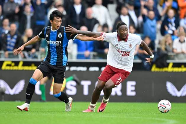 Club Brugge v Royal Antwerp FC - Jupiler Pro League BRUGGE, BELGIUM - SEPTEMBER 13 : Porozo Snayder forward of Royal Antwerp FC is been chased by Lee Han-beom defender of Club Brugge during the Jupiler Pro League match between Club Brugge and Royal Antwerp FC on September 13, 2026 in Brugge, Belgium, 13 09 2026 Brugge Belgium  Copyright: xNicoxVereeckenx