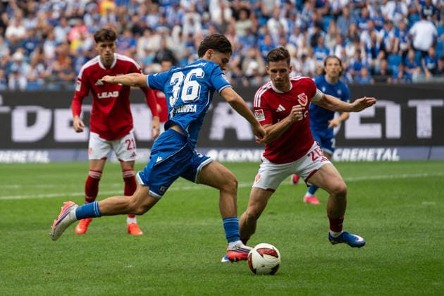 September 13, 2026, xjyhynx, Soccer, 2. Bundesliga, Karlsruher SC vs. Energie Cottbus, shot by Rafael Pinto Pedrosa at 36, Karlsruher SC vs. Axel Borgmann at 20, Energie Cottbus. DFL and DFB regulations prohibit any use of photographs as image sequences and or quasi-video. Karlsruhe