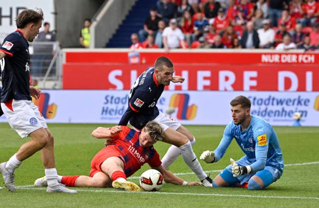 Penalty area play, Goal-area action, shot on goal, scoring chance: Alessandro Vogt (1 FC Heidenheim 1846 FCH 18) against goalkeeper Timon Weiner (Holstein Kiel 01), Adrian Kapralik (Holstein Kiel 20), 1 FC Heidenheim 1846 FCH vs. Holstein Kiel KSV 13 09 2026 DFL regulations prohibit any use of photographs as image sequences and or quasi-video. 1 FC Heidenheim 1846 FCH vs. Holstein Kiel KSV