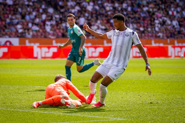 Swiss Soccer Brack Super League 2026–2027, Matchday 8: FC Zurich vs. FC Vaduz at Letzigrund Stadium in Zurich; Livano Comenencia (FC Zurich), 8; Benjamin Büchel (FC Vaduz), 1 Copyright: xJOERANxSTEINSIEKx