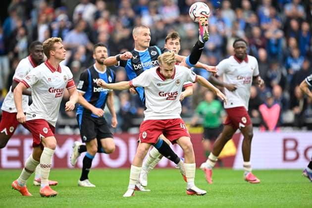 Club Brugge v Royal Antwerp FC - Jupiler Pro League BRUGGE, BELGIUM - SEPTEMBER 13 : Vermant Romeo forward of Club Brugge is fighting for the ball with Vermeeren Arthur midfielder of Royal Antwerp FC during the Jupiler Pro League match between Club Brugge and Royal Antwerp FC on September 13, 2026 in Brugge, Belgium, 13 09 2026 Brugge Belgium  Copyright: xNicoxVereeckenx