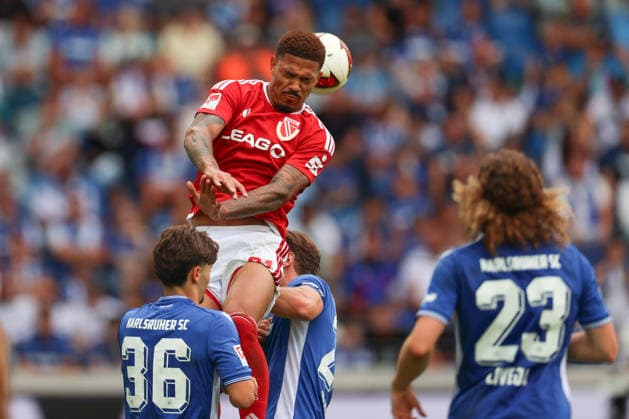 Justin Butler (Energie Cottbus), 31, with a header against Christoph Kobald (Karlsruher SC), 22, and Rafael Pinto Pedrosa (Karlsruher SC), 36, Karlsruher SC vs. Energie Cottbus, 2. Bundesliga, Matchday 5, 2026–2027, September 13, 2026, DFL regulations prohibit any use of photographs as image sequences and or quasi-video; Karlsruher SC vs. Energie Cottbus, 2. Bundesliga, Matchday 5, 2026–2027, September 13, 2026, Karlsruhe Copyright: xEibner-Pressefoto JanxPrihodax EP_JPA