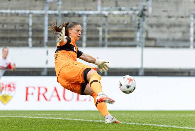 Germany: VfB Stuttgart Women vs. VfL Wolfsburg Women, Women s Bundesliga 1, Google Pixel Women s Bundesliga, 2026–27 season, GAZi Stadium on the Waldau, Stuttgart; Laura Giuliani, VfB Stuttgart Women, 1, clears the ball; Stuttgart, GAZi Stadium on the Waldau, Baden-Württemberg, Germany Copyright: xBenedictxChristx