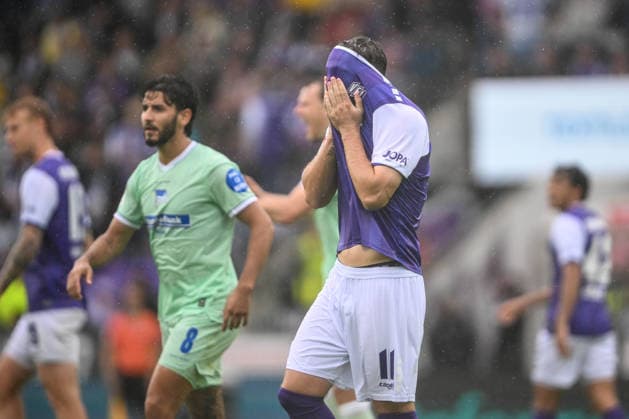 2. Bundesliga, Matchday 26, VfL Osnabrück vs. Hertha BSC Berlin on September 13, 2026, at Bremer Brücke in Osnabrück; Robin Meißner (Osnabrück) is unhappy, disappointed, disheartened, and dejected MT