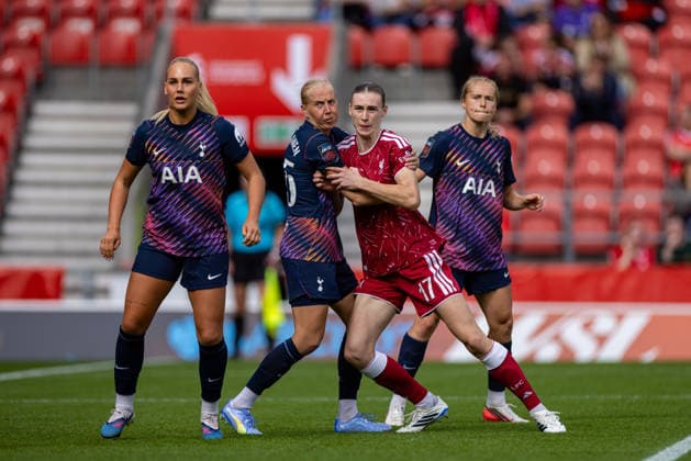 Football - FA Women™s Super League - Liverpool FC Women v Tottenham Hotspur FC Women ST HELENS, ENGLAND - Sunday, September 13, 2026: Liverpool FC Women s Jenna Clark is challenged by Tottenham Hotspur Women s Eveliina Summanen (L) during the FA Women™s Super League match between Liverpool FC Women and Tottenham Hotspur FC Women at the St Helens Stadium. (Photo by David Rawcliffe Propaganda) ST HELENS St Helens Stadium MERSEYSIDE ENGLAND  Copyright: xPropagandax P2026-09-13-Liverpool_W_Tottenham_W-96