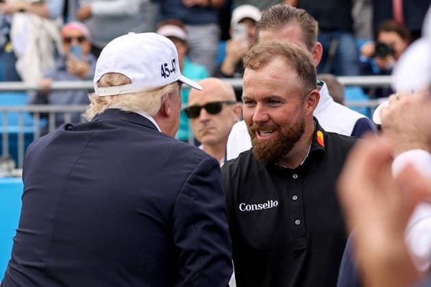 2026 Amgen Irish Open - Fourth Round, Trump International Golf Links, Doonbeg 13 9 2026 President of the United States of America Donald Trump shakes hands with Shane Lowry at the first tee box Donald Trump shakes hands with Shane Lowry at the first tee box 13 9 2026  Copyright: xx BB2_9650