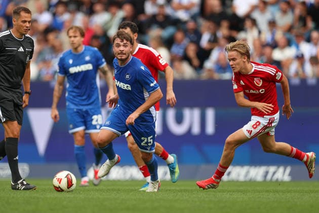 Lilian Egloff of Karlsruher SC, No. 25, against Lukas Michelbrink of Energie Cottbus, No. 08, Karlsruher SC vs. Energie Cottbus, 2. Bundesliga, Matchday 5, 2026–2027, September 13, 2026, DFL regulations prohibit any use of photographs as image sequences and or quasi-video, Karlsruher SC vs. Energie Cottbus, 2. Bundesliga, Matchday 5, 2026–2027, September 13, 2026, Karlsruhe Copyright: xEibner-Pressefoto JanxPrihodax EP_JPA