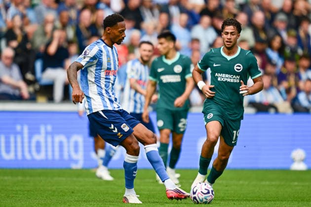 Coventry City v Brighton and Hove Albion, Premier League Coventry City defender Ethan Pinnock (2) under pressure from Brighton and Hove Albion forward Charalampos Kostoulas (19) during the Premier League match between Coventry City and Brighton and Hove Albion at the Coventry Building Society Arena, Coventry, UK on 13 September 2026. Coventry Coventry Building Society Arena West Midlands UK Editorial use only DataCo restrictions apply See www.football-dataco.com , Copyright: xDennisxGoodwinx PSI-24865-0024