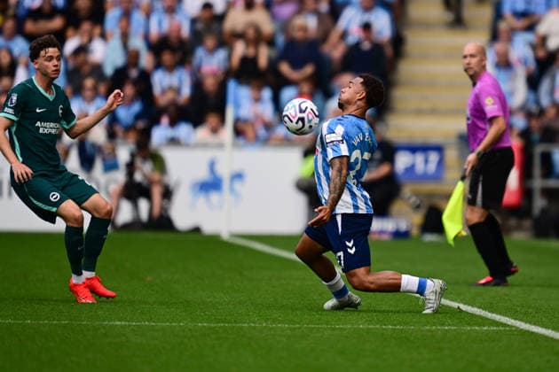 Coventry City v Brighton and Hove Albion, Premier League Coventry City defender Milan Van Ewijk (27) Controls the ball on his chest during the Premier League match between Coventry City and Brighton and Hove Albion at the Coventry Building Society Arena, Coventry, UK on 13 September 2026. Coventry Coventry Building Society Arena West Midlands UK Editorial use only DataCo restrictions apply See www.football-dataco.com , Copyright: xDennisxGoodwinx PSI-24865-0026