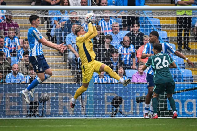 13th September 2026; Coventry Building Society Arena, Coventry, West Midlands, England; Premier League Football, Coventry City versus Brighton and Hove Albion; Carl Rushworth of Coventry City takes a high catch GodfreyxPitt