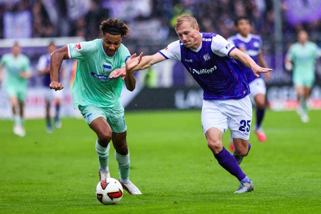 September 13, 2026, xkwix, Soccer, 2nd Division, VfL Osnabrück vs. Hertha BSC, Stadion an der Bremer Brücke, Matchday 5, 2026–2027 season: Oluwaseun Adewumi (Hertha BSC, No. 19) in a tackle with Niklas Wiemann (VfL Osnabrück, No. 25). DFB regulations prohibit any use of photographs as image sequences and or quasi-video. Photo: xKamilxWilkowskixPressefotoKochx Lower Saxony, Germany