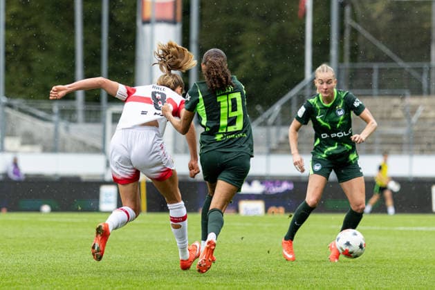 Germany: VfB Stuttgart Women vs. VfL Wolfsburg Women, Women s Bundesliga 1, Google Pixel Women s Bundesliga, 2026–27 Season, GAZi Stadium on the Waldau, Stuttgart; Maximiliane Rall, VfB Stuttgart Women, 8; Kessya Bussy, VfL Wolfsburg Women, 19, Stuttgart, GAZi Stadium on the Waldau, Baden-Württemberg, Germany Copyright: xBenedictxChristx