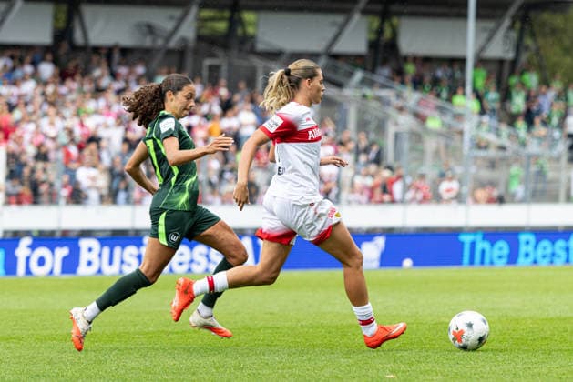Germany: VfB Stuttgart Women vs. VfL Wolfsburg Women, Women s Bundesliga, Google Pixel Women s Bundesliga, 2026–27 Season, GAZi Stadium auf der Waldau, Stuttgart; Dafina Redzepi, VfB Stuttgart Women, 7 on the ball; Stuttgart, GAZi Stadium auf der Waldau, Baden-Württemberg, Germany Copyright: xBenedictxChristx