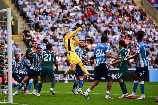Coventry City v Brighton and Hove Albion, Premier League Coventry City goalkeeper Carl Rushworth (19) punches the ball during the Premier League match between Coventry City and Brighton and Hove Albion at the Coventry Building Society Arena, Coventry, UK on 13 September 2026. Coventry Coventry Building Society Arena West Midlands UK Editorial use only DataCo restrictions apply See www.football-dataco.com , Copyright: xDennisxGoodwinx PSI-24865-0029