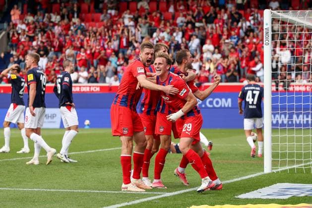 Jonas Foehrenbach (19, 1. FC Heidenheim 1846) celebrates with Jan Schoeppner (3, 1. FC Heidenheim 1846), Mikkel Kaufmann 29 of 1. FC Heidenheim 1846 and Patrick Mainka 6 of 1. FC Heidenheim 1846 celebrate his goal to make it 1–0, 1 FC Heidenheim 1846 vs. Holstein Kiel, Soccer, DFL, 2. Bundesliga, 2026–2027 season, first half of the season, Matchday 5, September 13, 2026, Heidenheim, Baden-Württemberg, Germany Copyright: xkolbert-press MartinxAgüerax